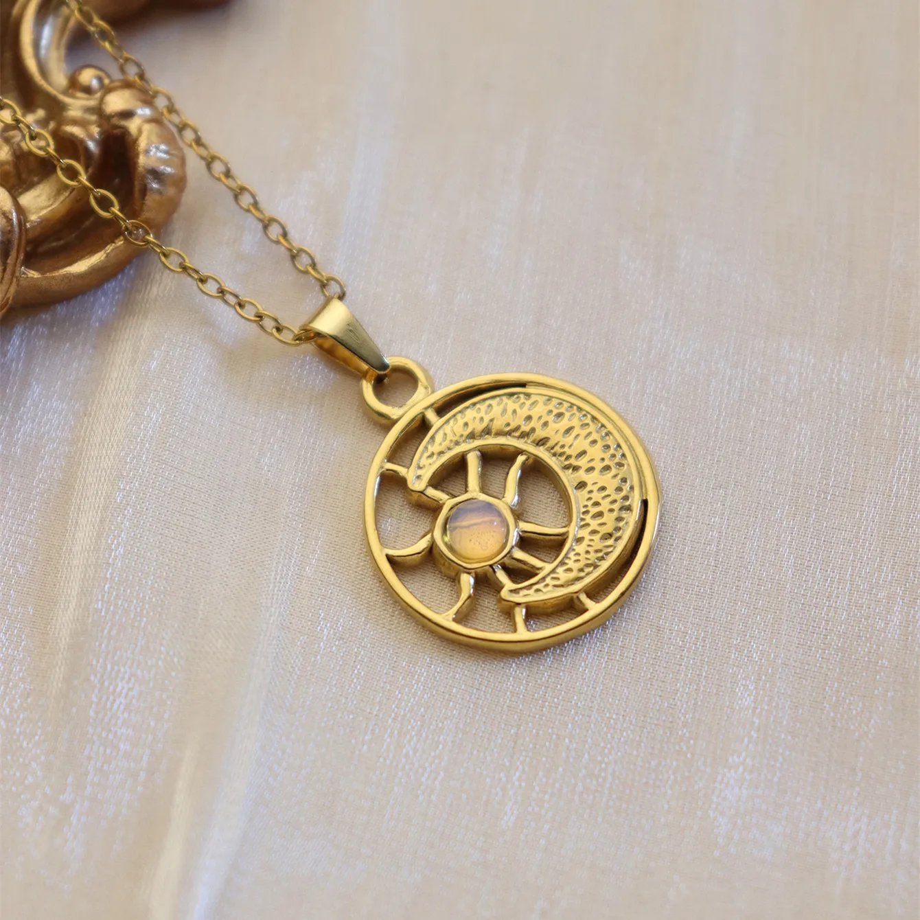 304 Stainless Steel 18K Gold Plated Simple Style Plating Inlay Sun Water Droplets Eye Natural Stone Pendant Necklace display picture 10