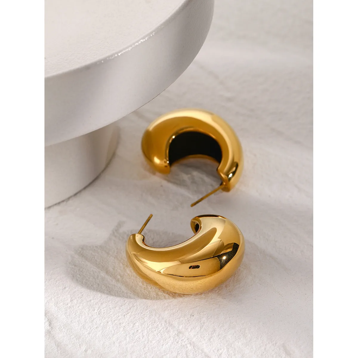 1 Pair IG Style Simple Style C Shape 316 Stainless Steel  18K Gold Plated Ear Studs display picture 1