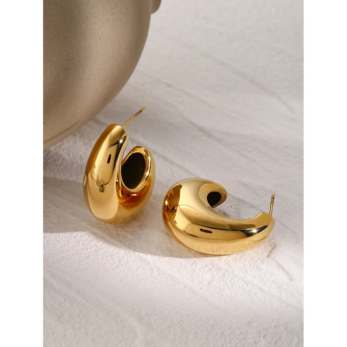 1 Pair IG Style Simple Style C Shape 316 Stainless Steel  18K Gold Plated Ear Studs display picture 4