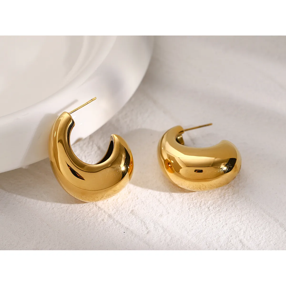 1 Pair IG Style Simple Style C Shape 316 Stainless Steel  18K Gold Plated Ear Studs display picture 2