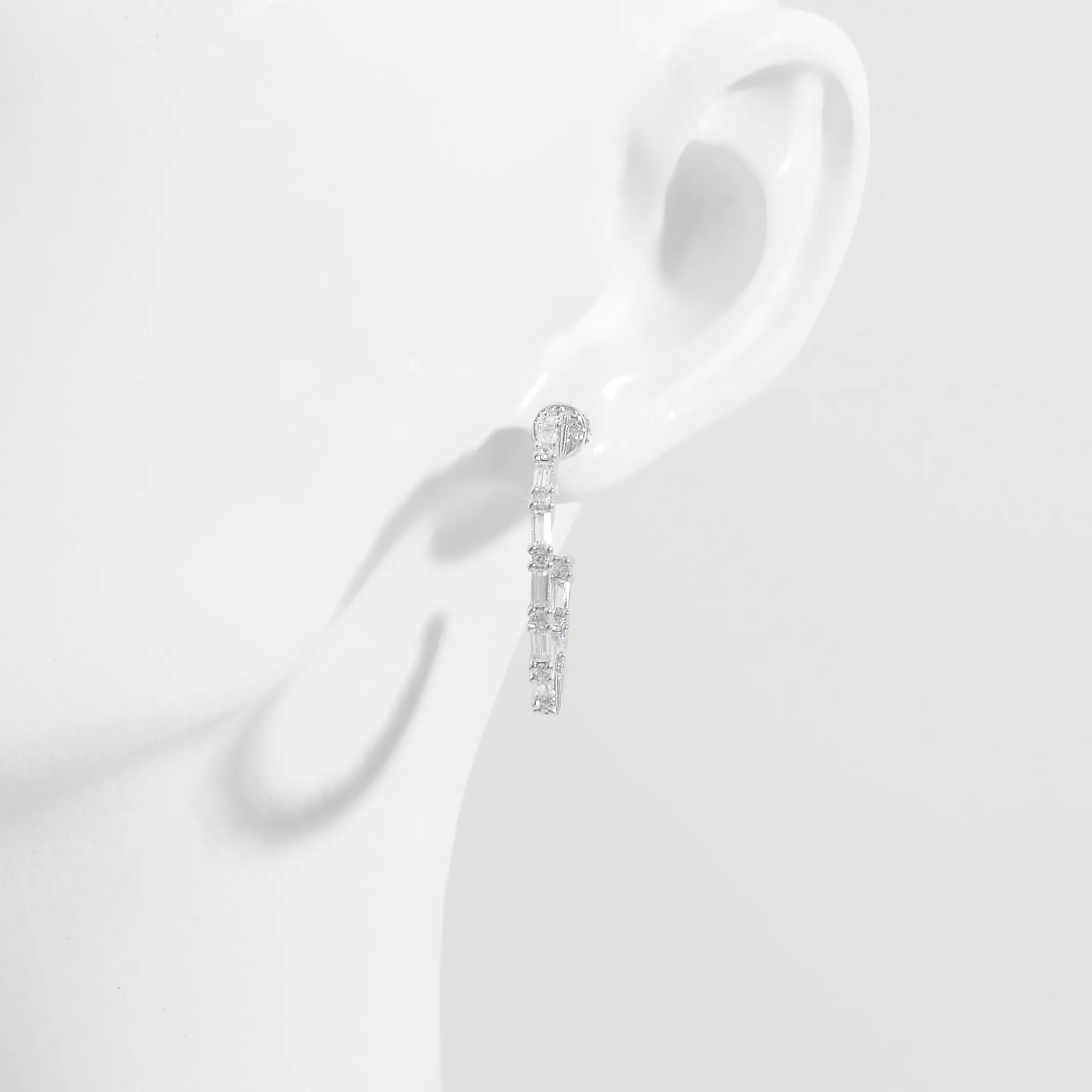 1 Pair White Gold Plated 925 Sterling Silver Zircon Semicircle Round Earrings display picture 4