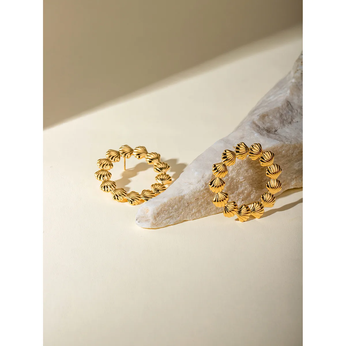 1 Pair Beach Simple Style Classic Style Solid Color Plating 304 Stainless Steel 18K Gold Plated Earrings display picture 4
