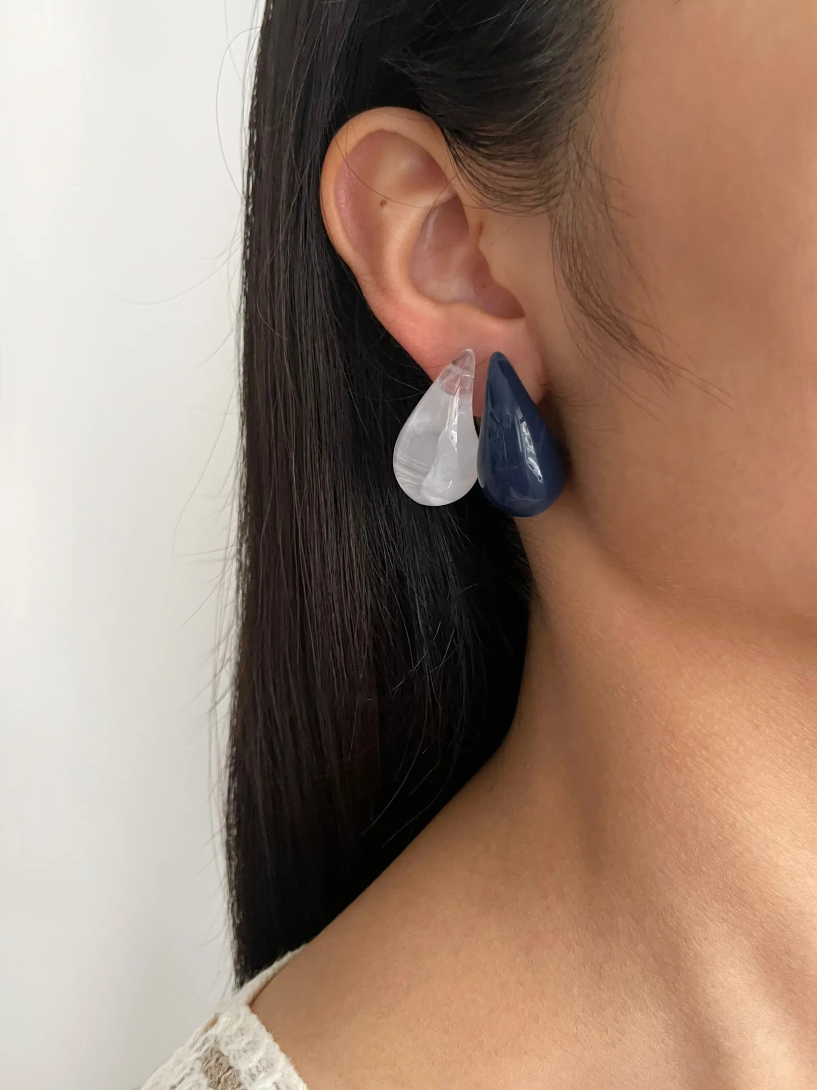 1 Pair IG Style Simple Style Water Droplets Arylic 18K Gold Plated Ear Studs display picture 4
