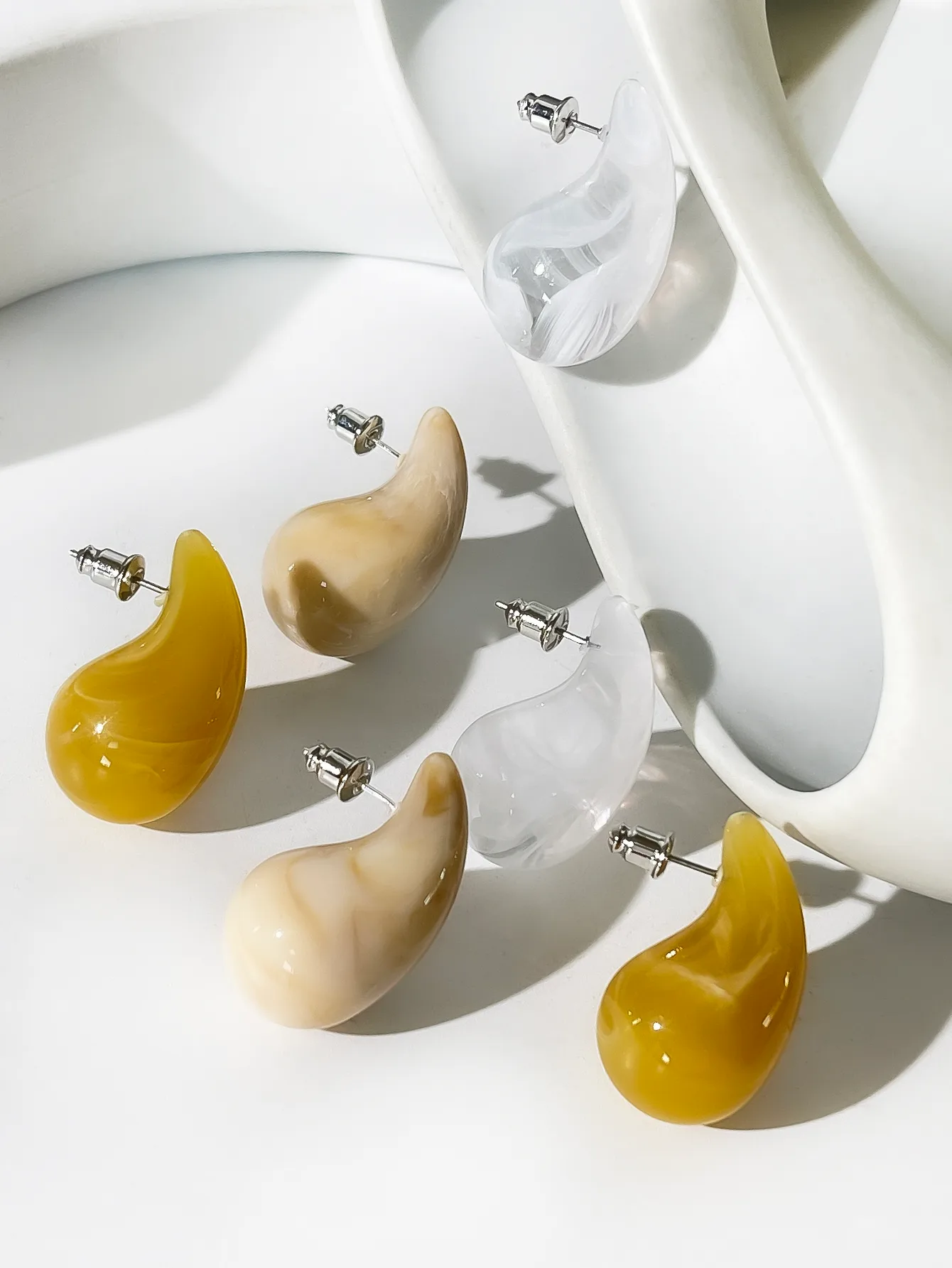 1 Pair IG Style Simple Style Water Droplets Arylic 18K Gold Plated Ear Studs display picture 10