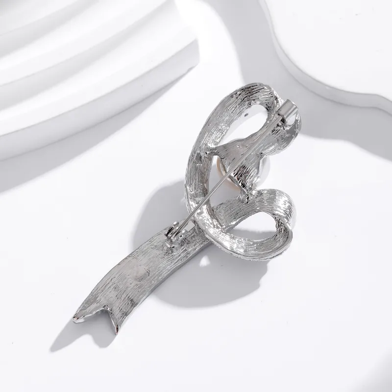 Simple Style Classic Style Animal Wreath Airplane Alloy Inlay Rhinestones Women's Brooches display picture 1