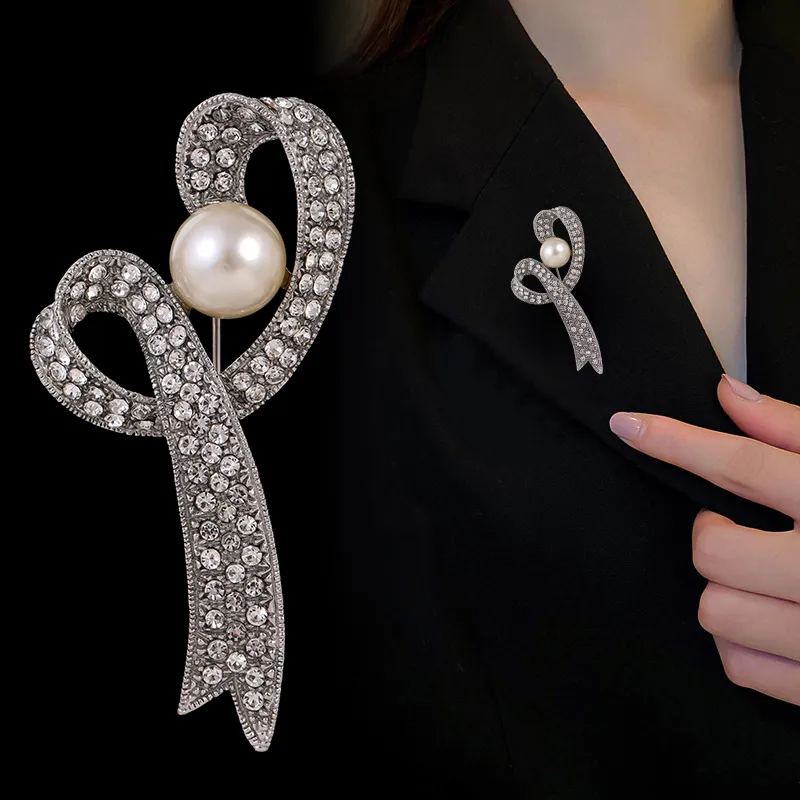 Simple Style Classic Style Animal Wreath Airplane Alloy Inlay Rhinestones Women's Brooches display picture 3