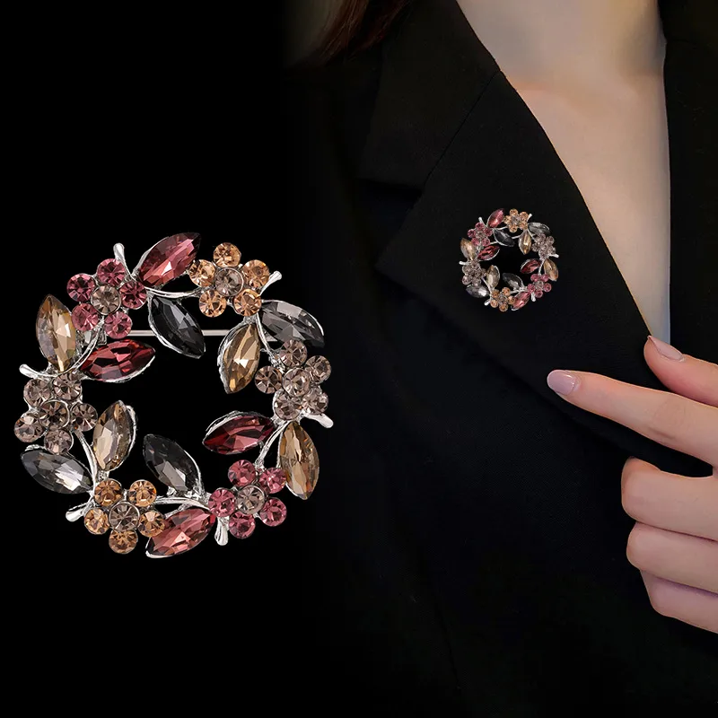 Simple Style Classic Style Animal Wreath Airplane Alloy Inlay Rhinestones Women's Brooches display picture 27
