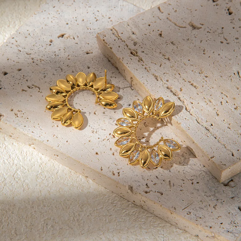 1 Pair Elegant Shiny C Shape Water Droplets Plating Inlay 304 Stainless Steel Zircon 14K Gold Plated Ear Studs display picture 3