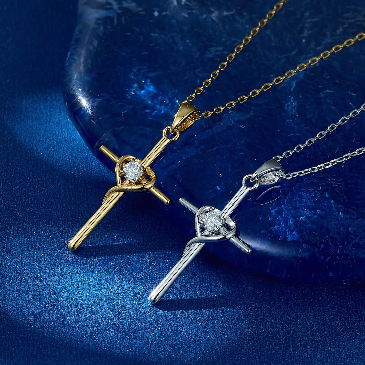 Sterling Silver White Gold Plated Gold Plated Simple Style Classic Style Inlay Cross Moissanite Pendant Necklace display picture 4