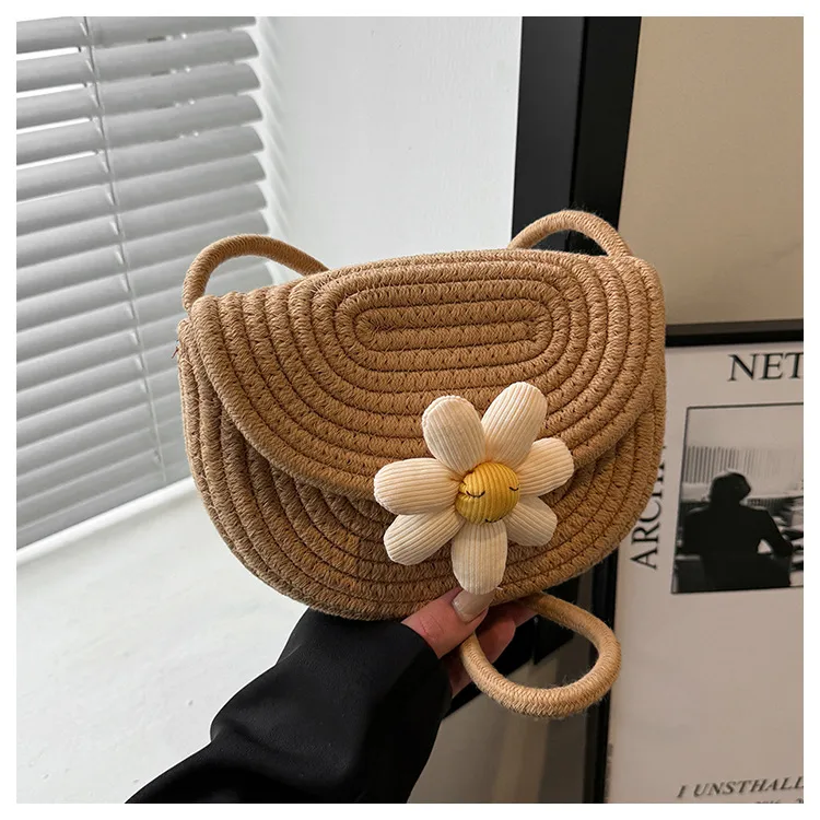Small Fresh Style Woven Mobile Phone Bag Women's  Summer New Style Straw Woven Bag Stylist All-match Holiday Shoulder Crossbody Beach Bag display picture 16