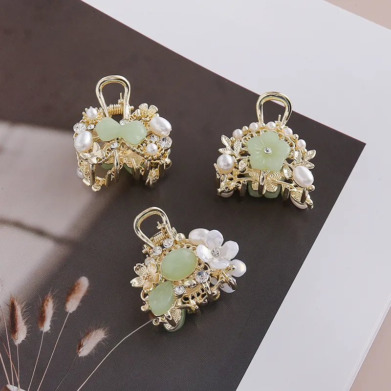 Women's Classical Flower Bow Knot Alloy Inlay Rhinestones Hair Claws display picture 5