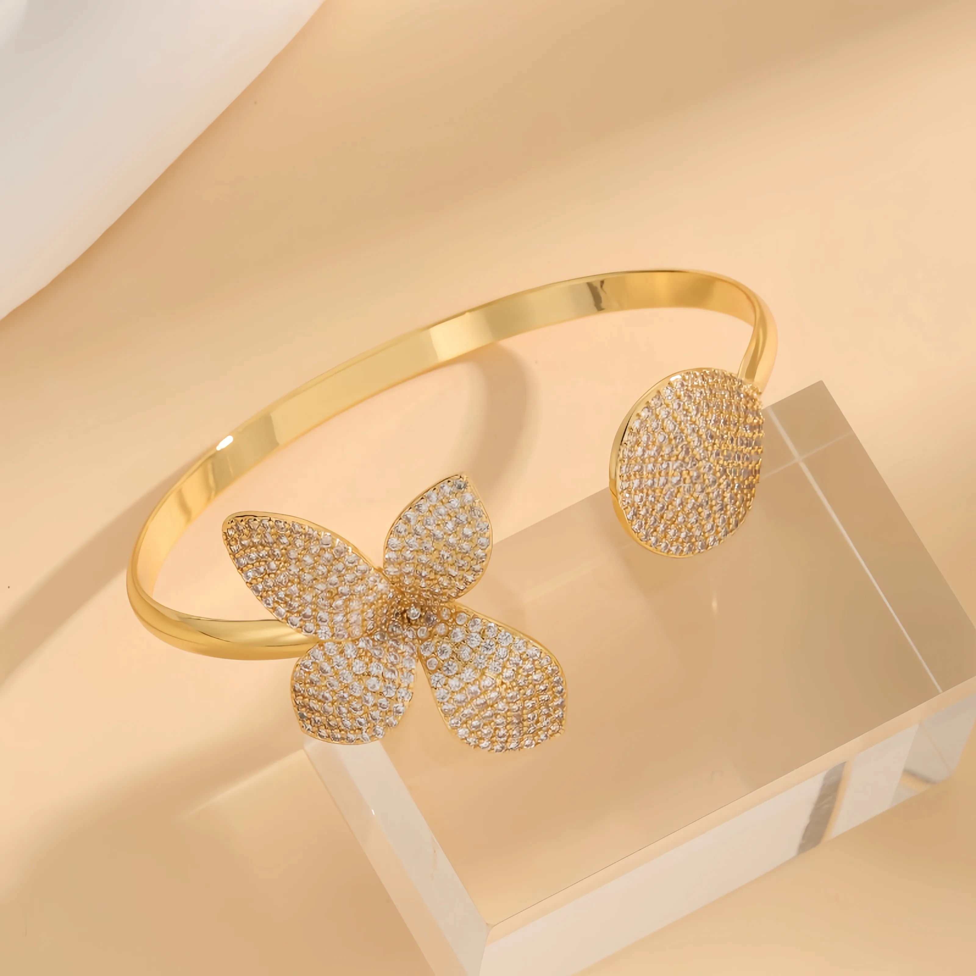 Copper 18K Gold Plated Inlay Flower Zircon Bangle display picture 3