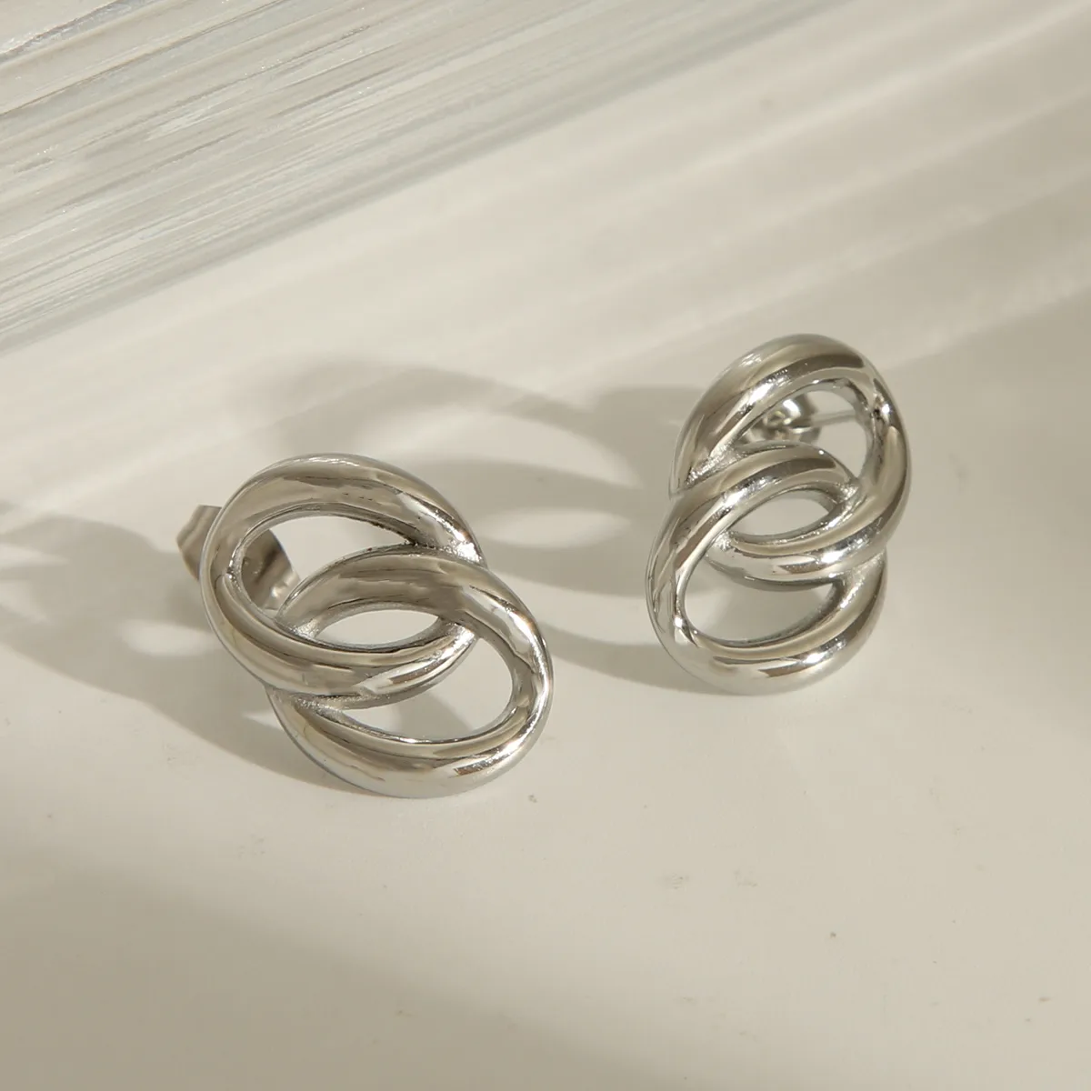 1 Pair Casual Commute Irregular 304 Stainless Steel 18K Gold Plated Ear Studs display picture 1