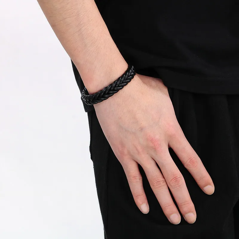 Casual Simple Style Solid Color 304 Stainless Steel Cowhide Leather Braid Men's Bangle display picture 7