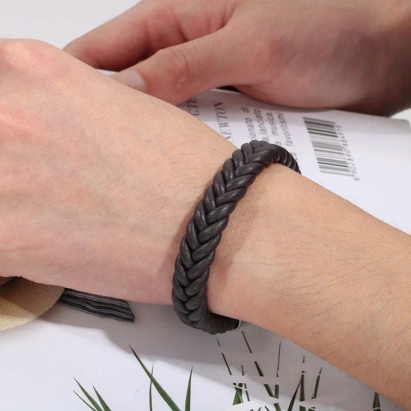 Casual Simple Style Solid Color 304 Stainless Steel Cowhide Leather Braid Men's Bangle display picture 8