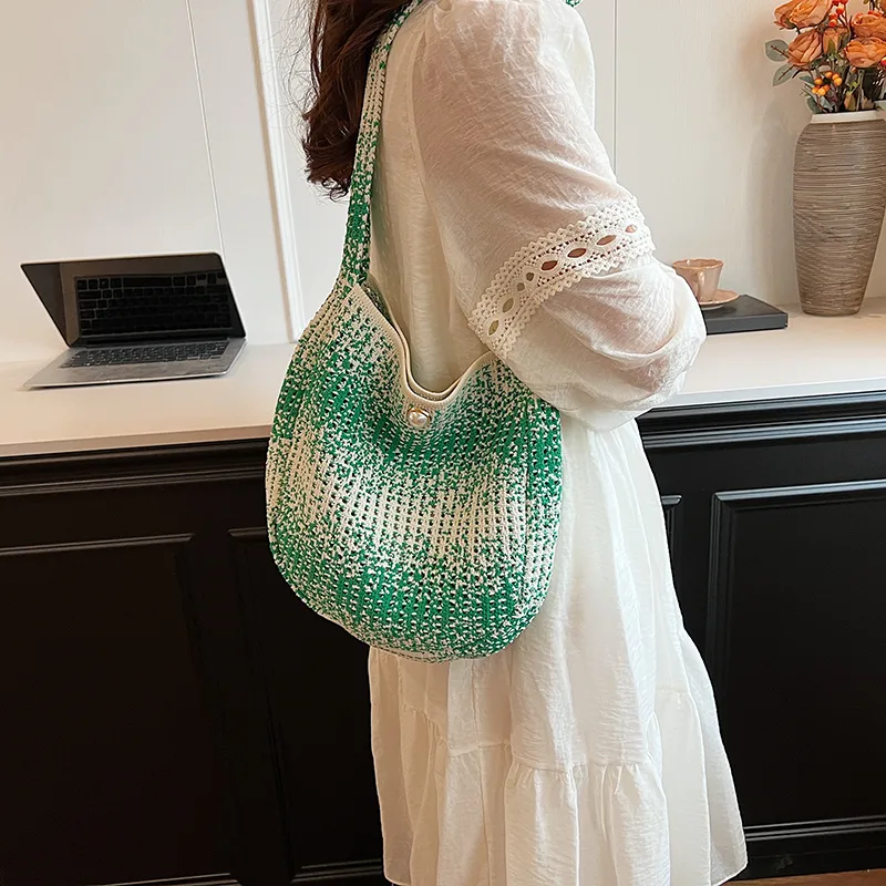 Women's Medium Straw Solid Color Vacation Classic Style Hollow Bucket Magnetic Buckle Crossbody Bag display picture 1