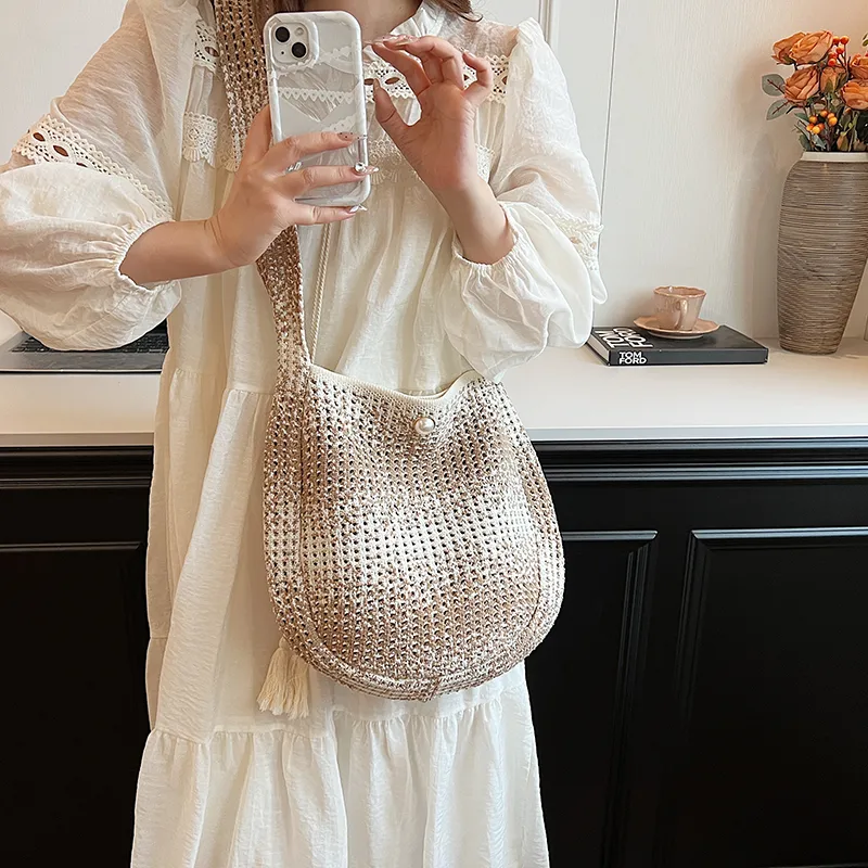 Women's Medium Straw Solid Color Vacation Classic Style Hollow Bucket Magnetic Buckle Crossbody Bag display picture 3