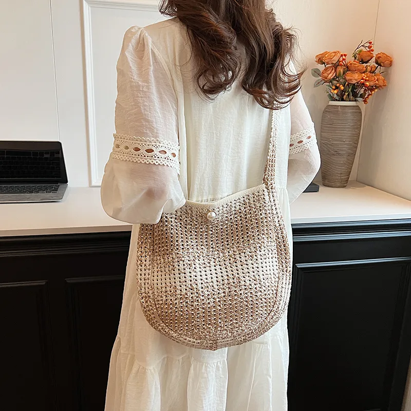 Women's Medium Straw Solid Color Vacation Classic Style Hollow Bucket Magnetic Buckle Crossbody Bag display picture 10