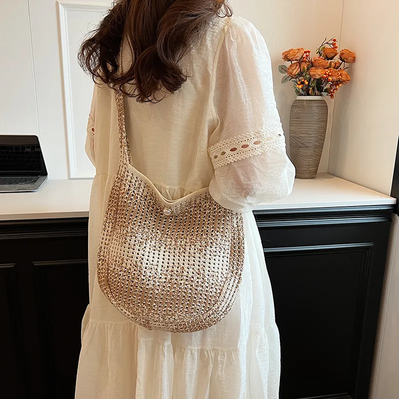 Women's Medium Straw Solid Color Vacation Classic Style Hollow Bucket Magnetic Buckle Crossbody Bag display picture 7