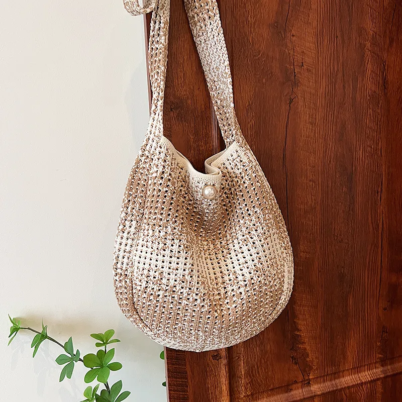 Women's Medium Straw Solid Color Vacation Classic Style Hollow Bucket Magnetic Buckle Crossbody Bag display picture 5