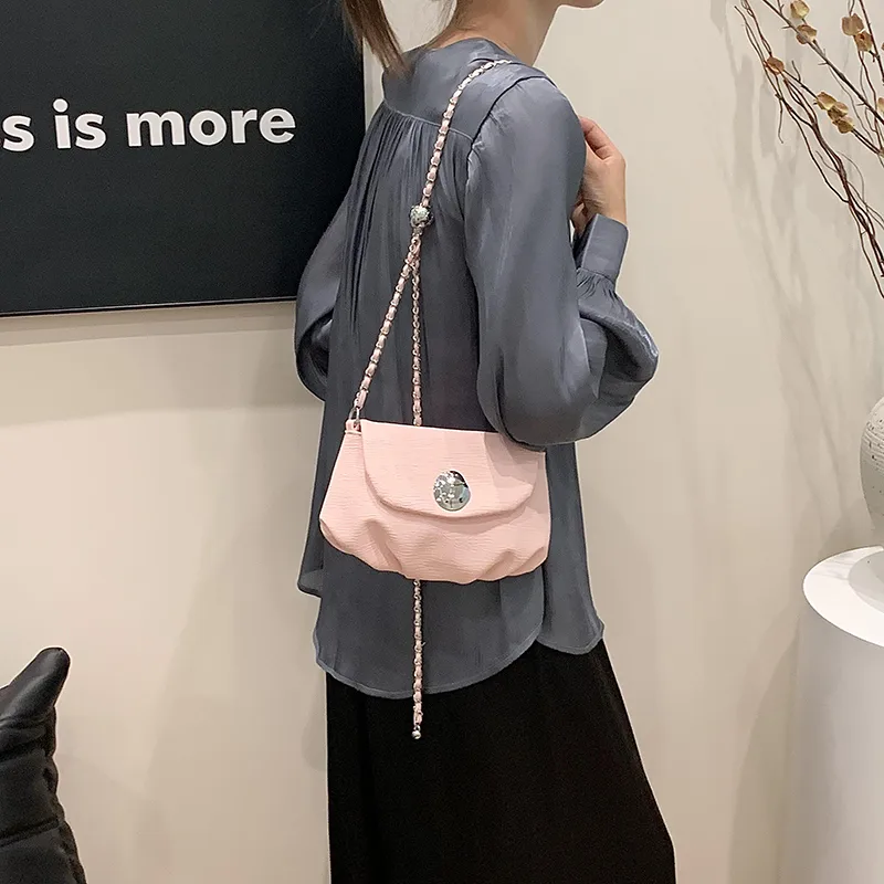 Women's Medium Pu Leather Solid Color Basic Classic Style Sewing Thread Square Flip Cover Crossbody Bag display picture 1