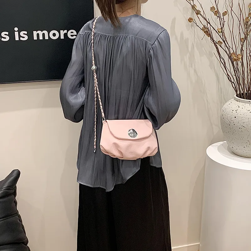 Women's Medium Pu Leather Solid Color Basic Classic Style Sewing Thread Square Flip Cover Crossbody Bag display picture 7