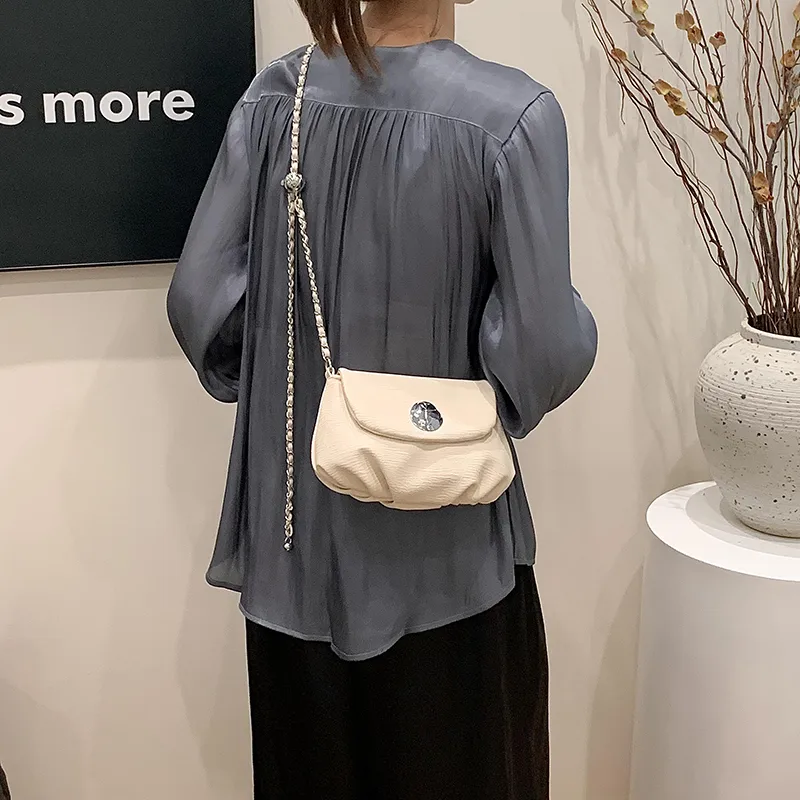 Women's Medium Pu Leather Solid Color Basic Classic Style Sewing Thread Square Flip Cover Crossbody Bag display picture 8