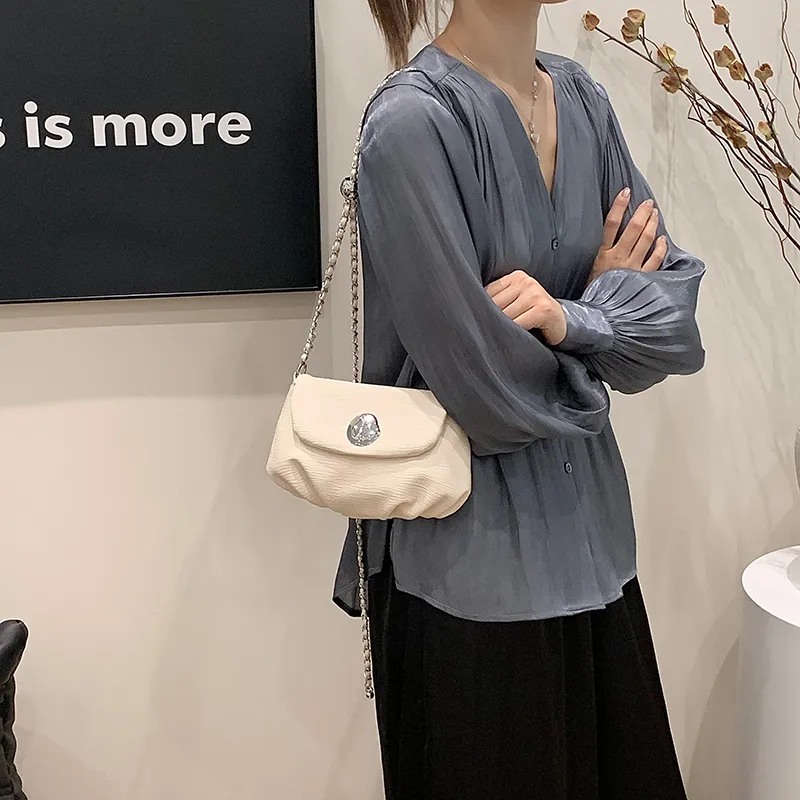 Women's Medium Pu Leather Solid Color Basic Classic Style Sewing Thread Square Flip Cover Crossbody Bag display picture 9