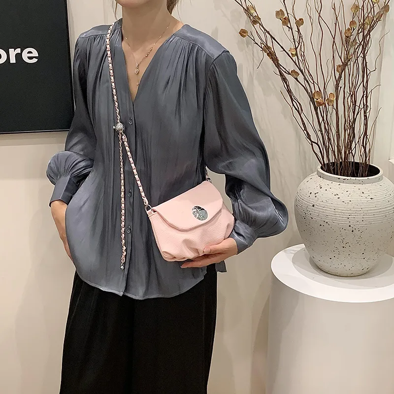 Women's Medium Pu Leather Solid Color Basic Classic Style Sewing Thread Square Flip Cover Crossbody Bag display picture 16