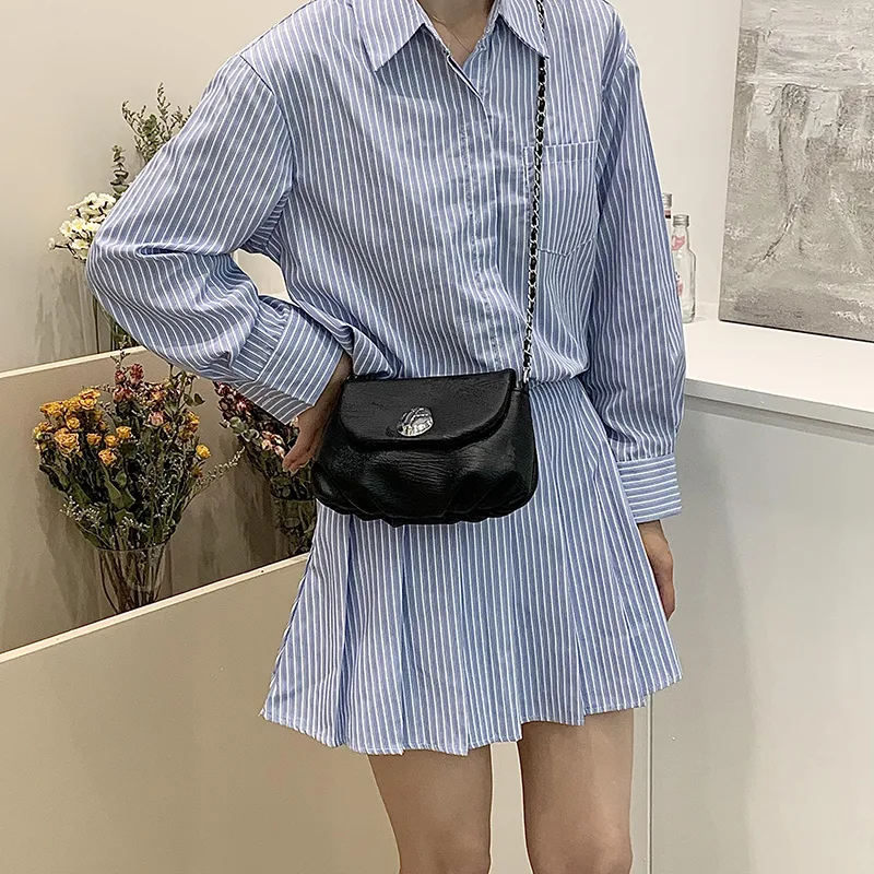 Women's Medium Pu Leather Solid Color Basic Classic Style Sewing Thread Square Flip Cover Crossbody Bag display picture 19
