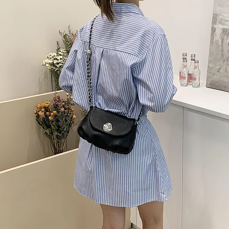 Women's Medium Pu Leather Solid Color Basic Classic Style Sewing Thread Square Flip Cover Crossbody Bag display picture 17