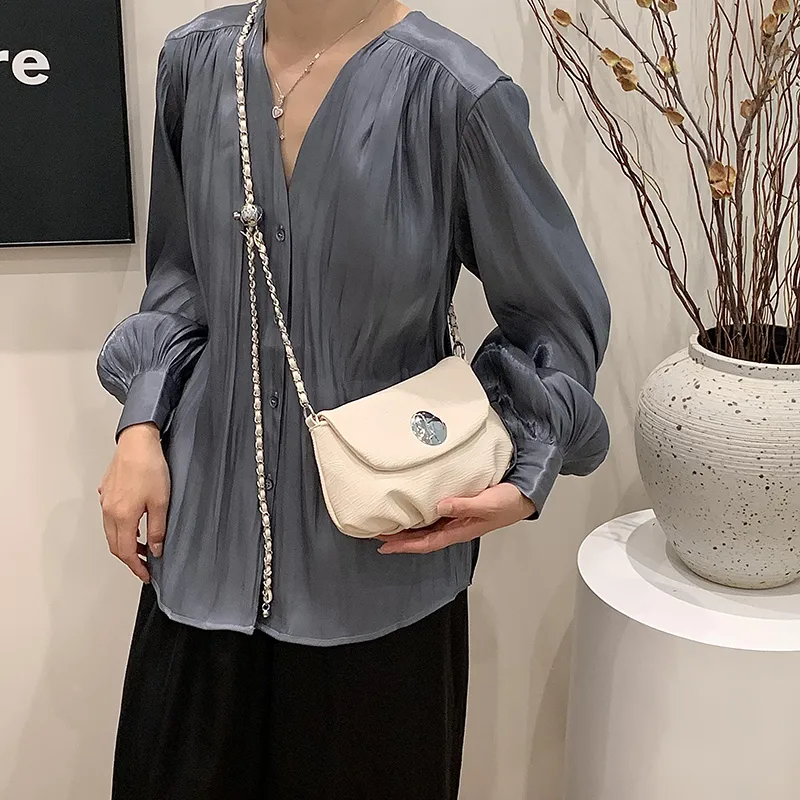 Women's Medium Pu Leather Solid Color Basic Classic Style Sewing Thread Square Flip Cover Crossbody Bag display picture 12