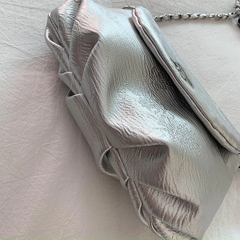 Women's Medium Pu Leather Solid Color Basic Classic Style Sewing Thread Square Flip Cover Crossbody Bag display picture 20
