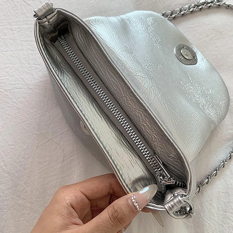 Women's Medium Pu Leather Solid Color Basic Classic Style Sewing Thread Square Flip Cover Crossbody Bag display picture 23
