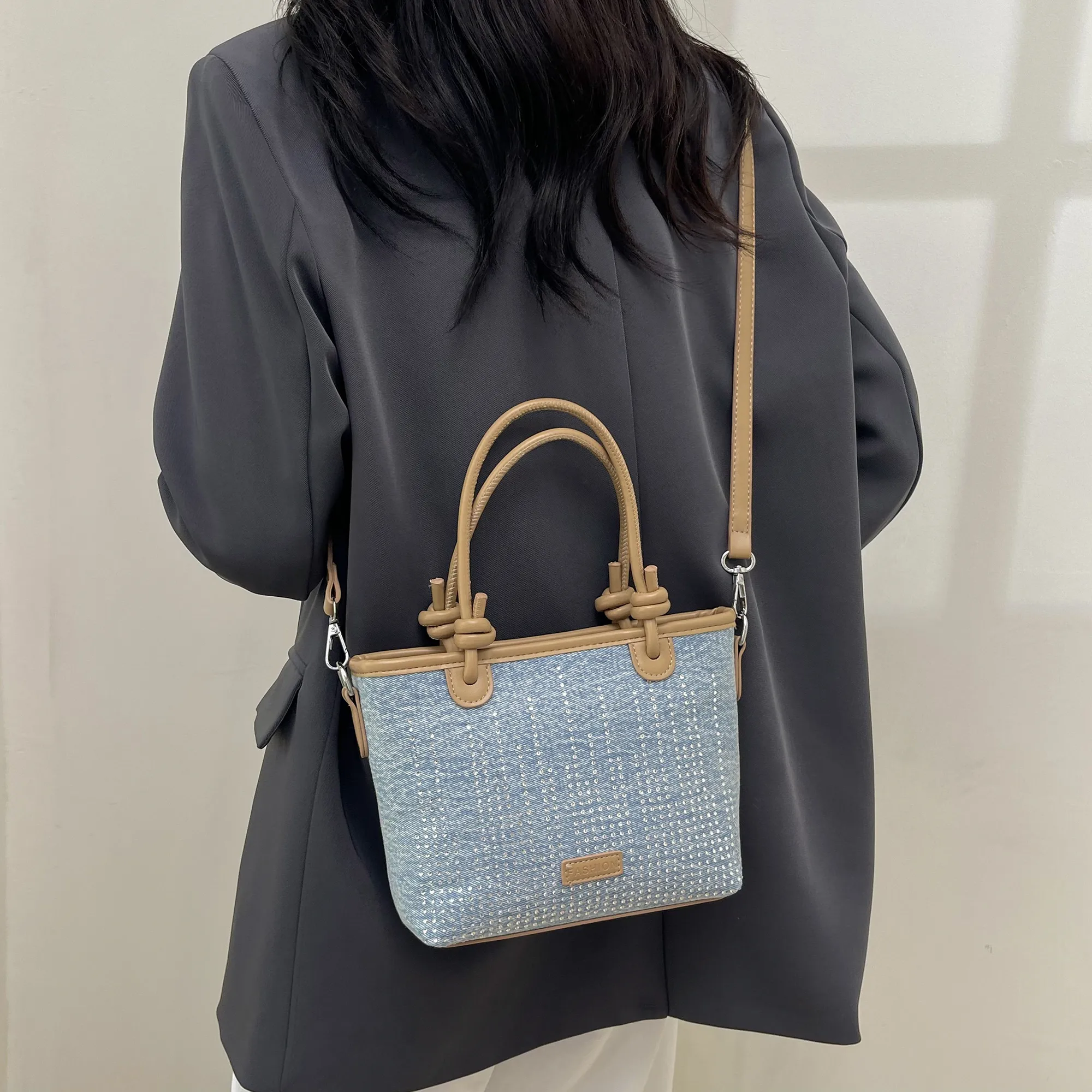 Women's Medium Denim Solid Color Classic Style Streetwear Rhinestone Bucket Zipper Crossbody Bag display picture 9