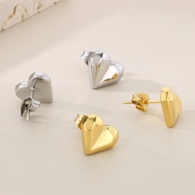 1 Pair Sweet Simple Style Heart Shape 304 Stainless Steel 18K Gold Plated Ear Studs display picture 3