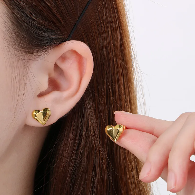 1 Pair Sweet Simple Style Heart Shape 304 Stainless Steel 18K Gold Plated Ear Studs display picture 5