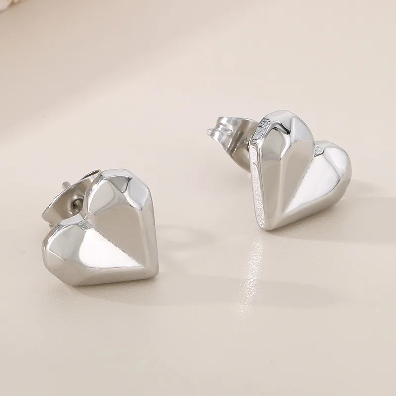 1 Pair Sweet Simple Style Heart Shape 304 Stainless Steel 18K Gold Plated Ear Studs display picture 10