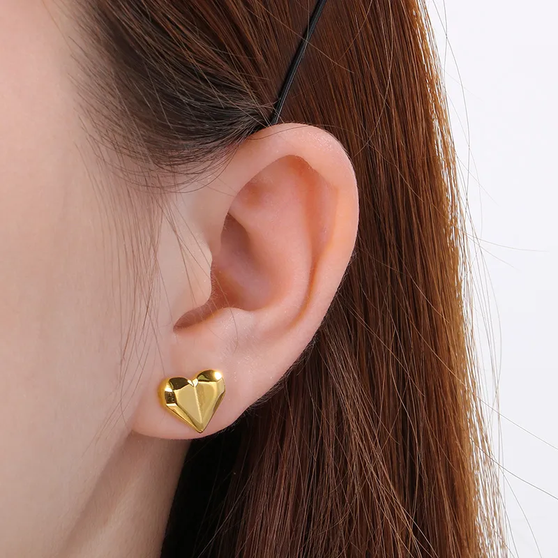 1 Pair Sweet Simple Style Heart Shape 304 Stainless Steel 18K Gold Plated Ear Studs display picture 9