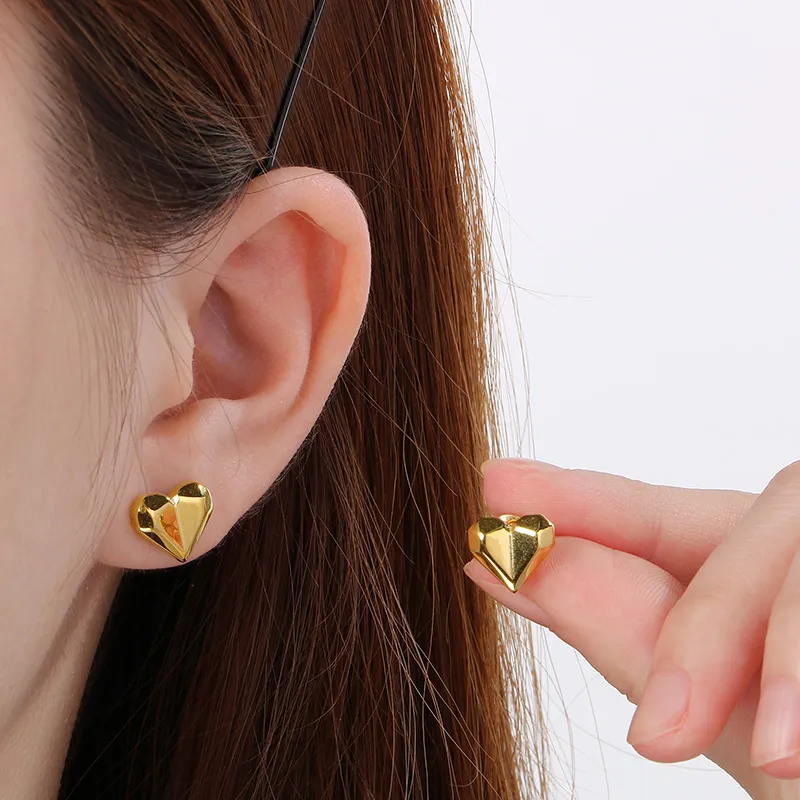 1 Pair Sweet Simple Style Heart Shape 304 Stainless Steel 18K Gold Plated Ear Studs display picture 12