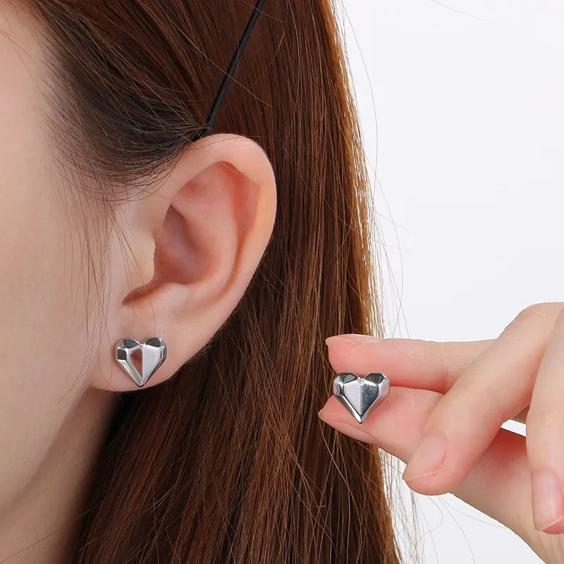 1 Pair Sweet Simple Style Heart Shape 304 Stainless Steel 18K Gold Plated Ear Studs display picture 11