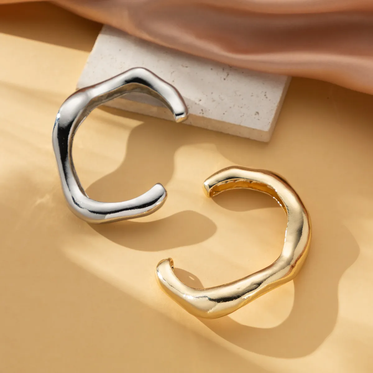 Casual Cute Simple Style Irregular Alloy Wholesale Bangle display picture 3