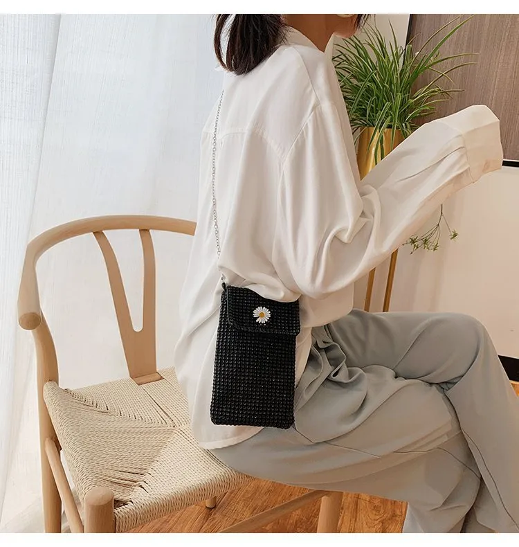 Internet Celebrity Style Casual Street Diamond Shiny Chain Shoulder Messenger Bag Trendy Fashion Shiny Personalized Phone Bag display picture 11