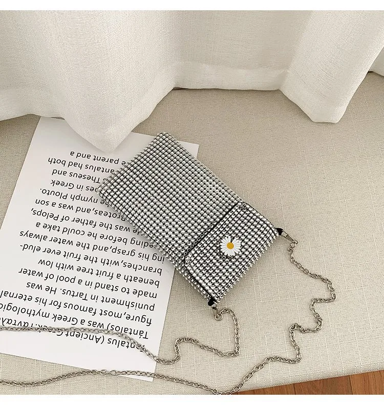 Internet Celebrity Style Casual Street Diamond Shiny Chain Shoulder Messenger Bag Trendy Fashion Shiny Personalized Phone Bag display picture 47