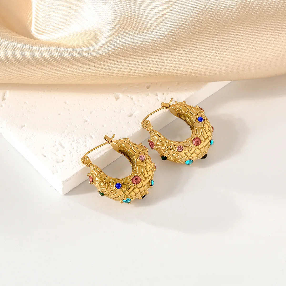 1 Pair Elegant Simple Style U Shape Plating Inlay 304 Stainless Steel Rhinestones 18K Gold Plated Earrings display picture 5