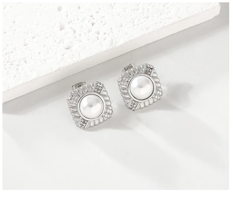 1 Pair Elegant Retro Classic Style Square 304 Stainless Steel 18K Gold Plated Ear Studs display picture 3