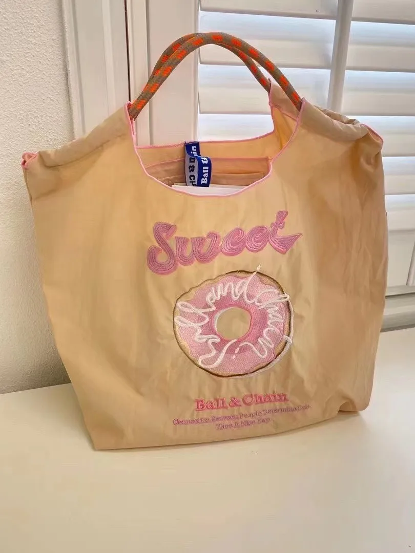 Women's Embroidered Shopping Bag Donut Large Capacity Portable Canvas Bag Environmental Protection Supermarket Portable Foldable Shoulder Bag display picture 4