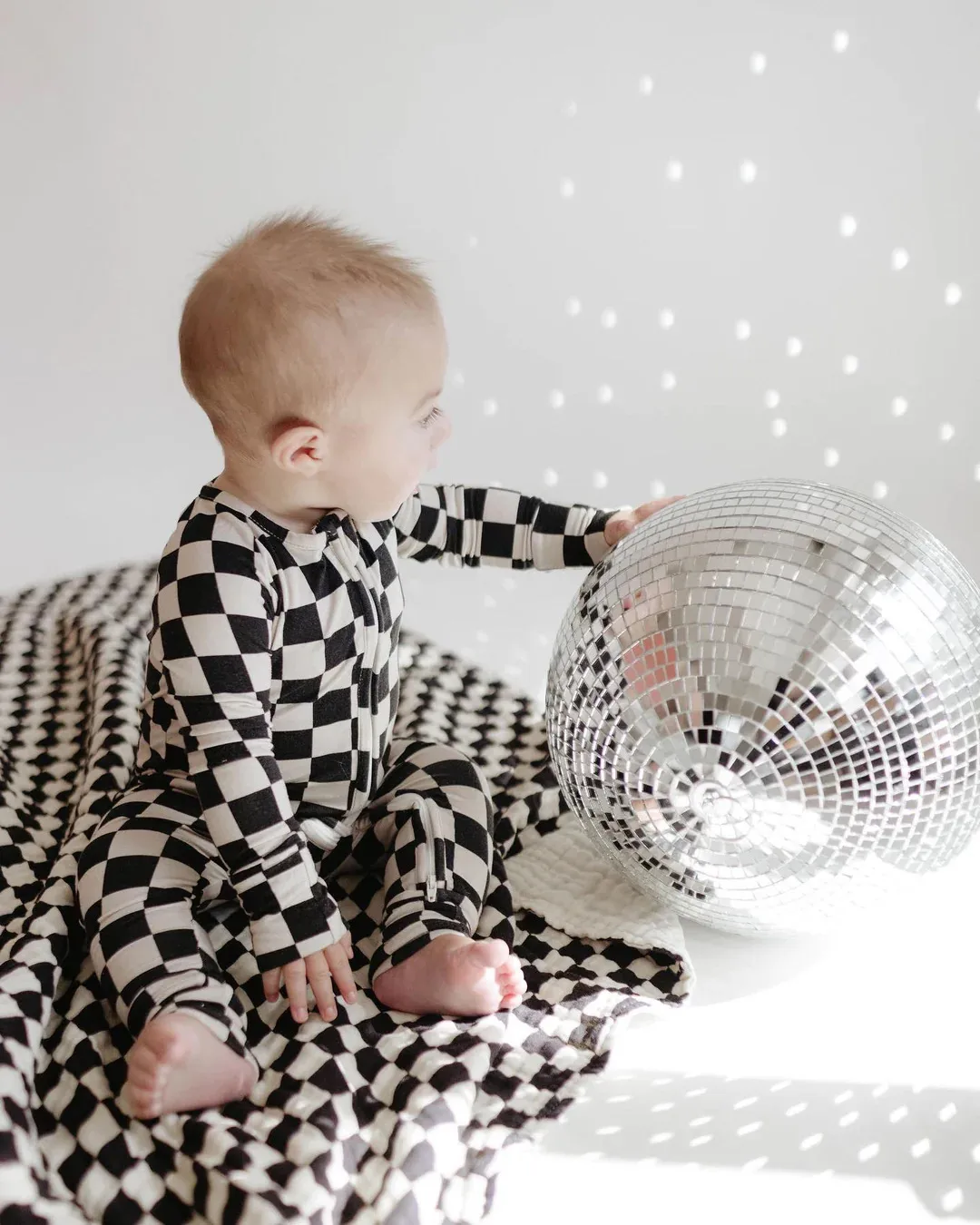 Spring And Summer  Baby Bamboo Fiber Climbing Clothing Baby Black And White Lattice Haggit Ringsuit   Baby Clothing display picture 2