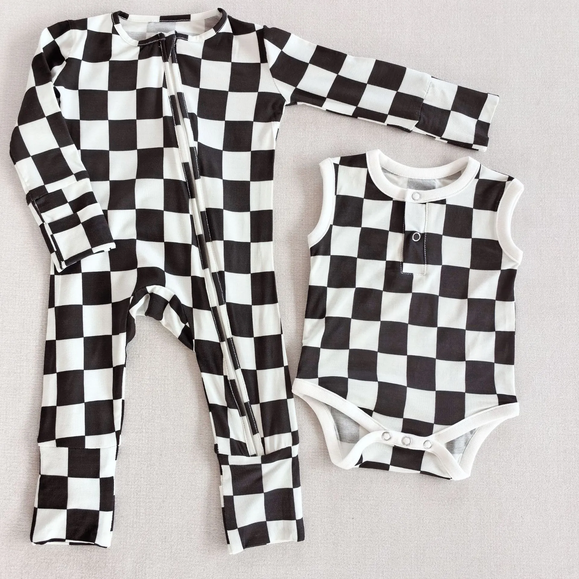 Spring And Summer  Baby Bamboo Fiber Climbing Clothing Baby Black And White Lattice Haggit Ringsuit   Baby Clothing display picture 4