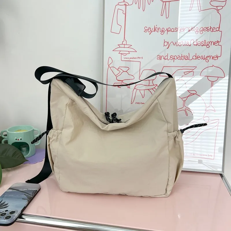 Women's Large Composite Cloth Solid Color Beach Dumpling Shape Zipper Messenger Bag display picture 4